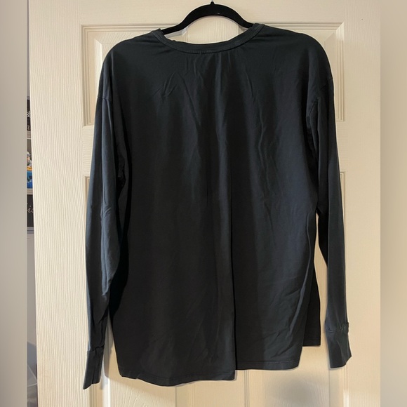 Vuori long sleeve feather light tee shirt SOLD!! - Picture 3 of 8